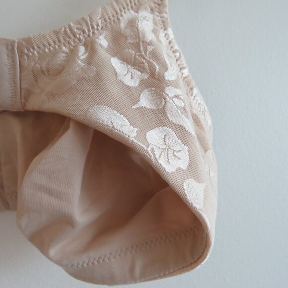 WACOAL Awareness Full Figure Seamless Wire Free Bra in Sand Lace - Size 36B - Picture 9 of 12